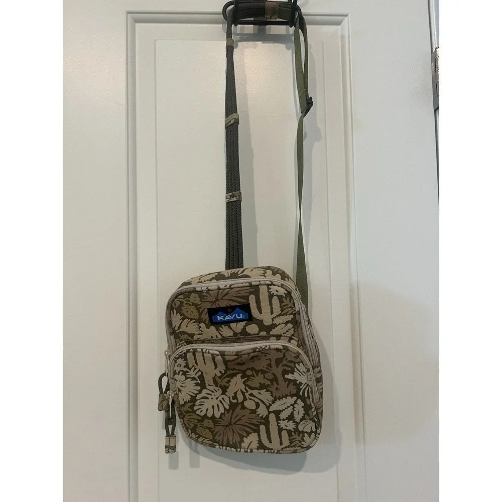 KAVU Desert Cactus Sling Sling Bag with Green Climbing Rope Strap NWOT Outdoor